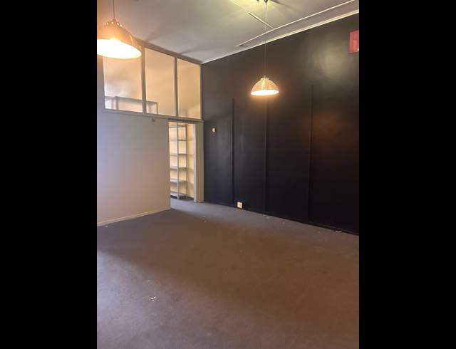 700M² WAREHOUSE TO LET IN SOUTH BEACH